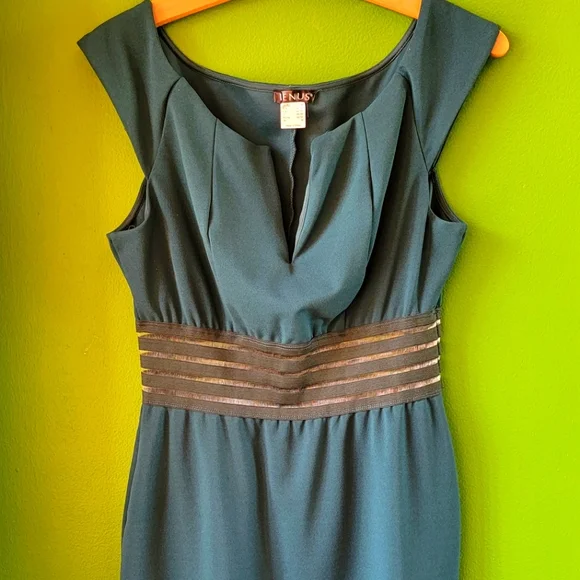 Green Venus dress with sheer mesh waist - Picture 2 of 5